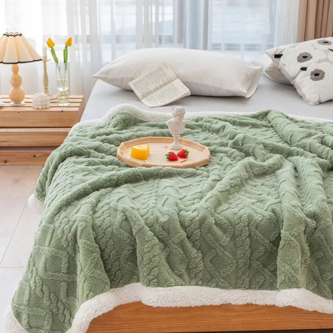 Liora – The Luxury Fleece Blanket