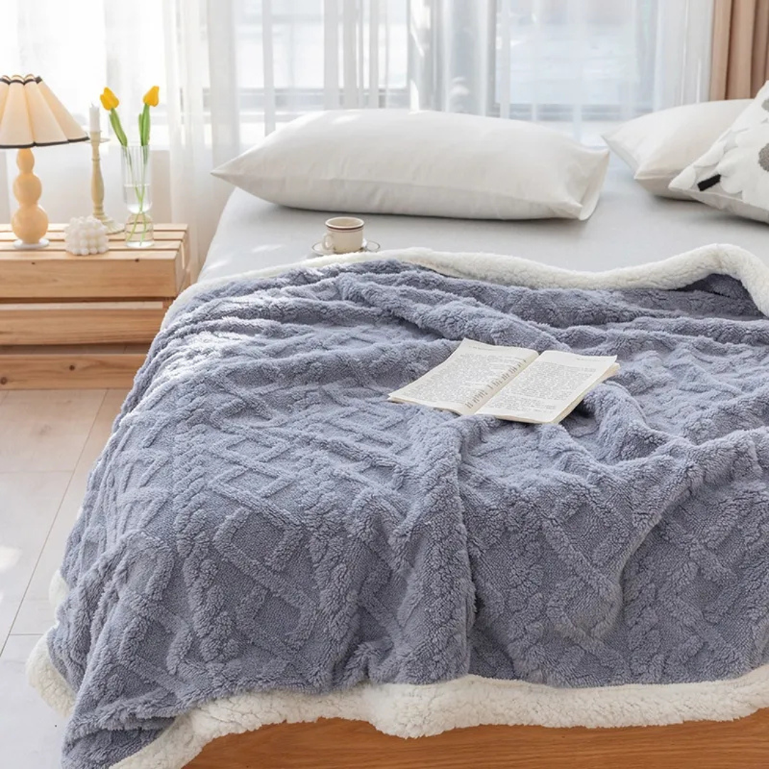 Liora – The Luxury Fleece Blanket