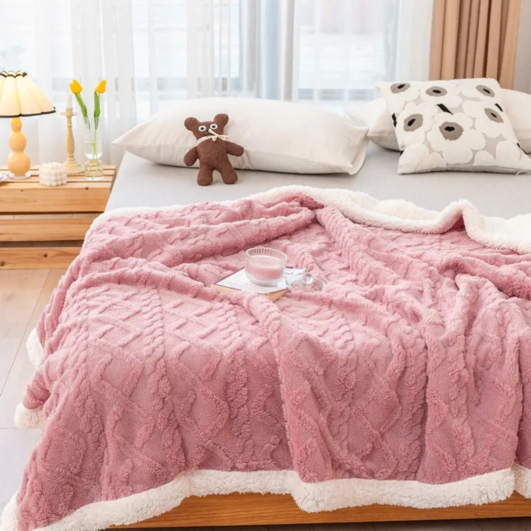 Liora – The Luxury Fleece Blanket