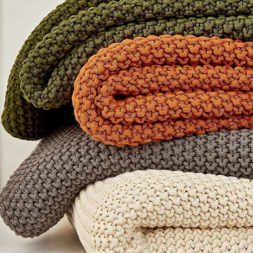 Amara – The Knitted Blanket