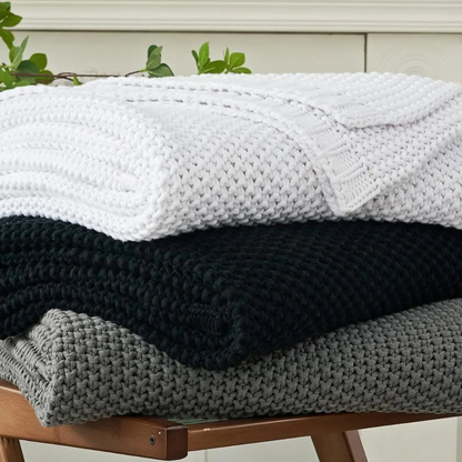 Amara – The Knitted Blanket