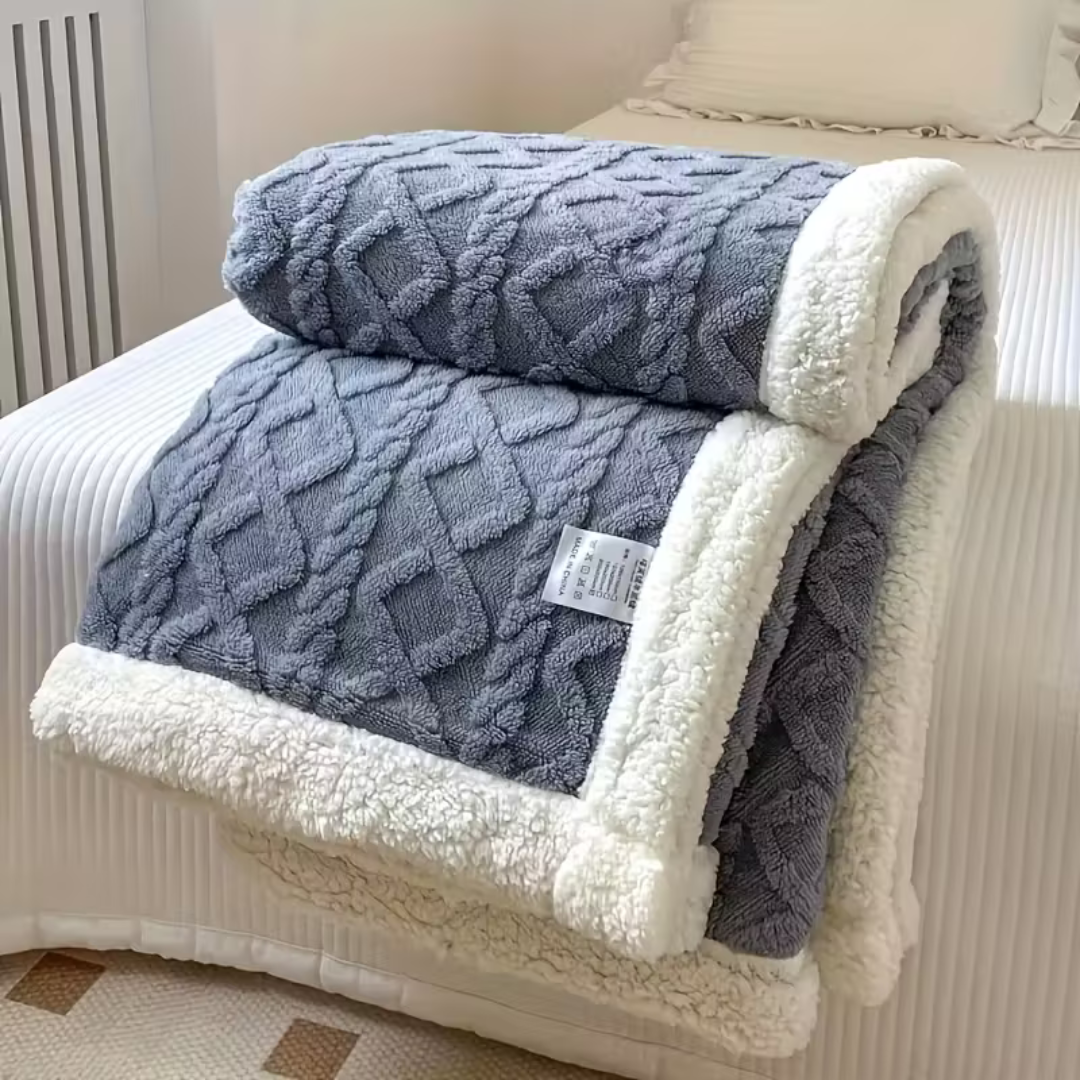 Liora – The Luxury Fleece Blanket