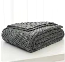 Amara – The Knitted Blanket